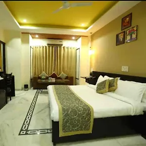 Rajwada & Club Hotel